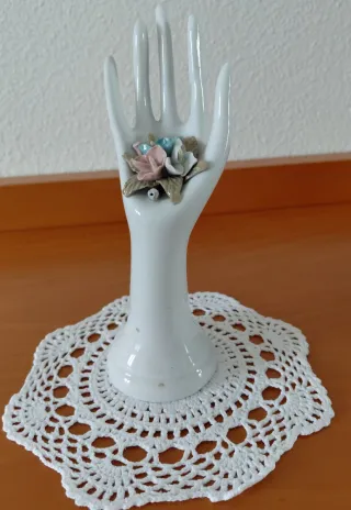 Figura mano joyero porcelana vintage años 70