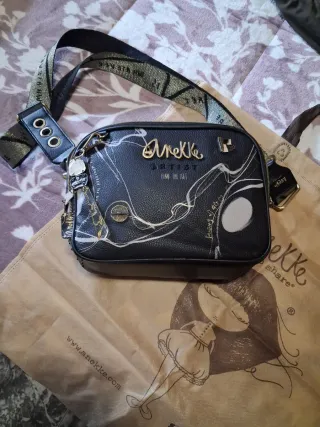 Bolso Anekke Negro y Dorado