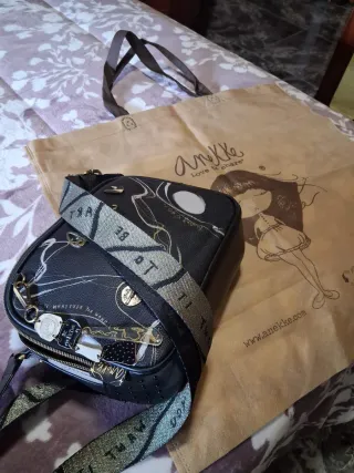 Bolso Anekke Negro y Dorado
