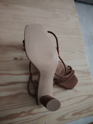 Sandalias tacón cómodas color camel