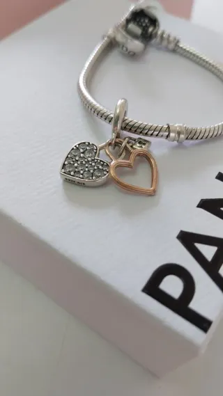 Charm Pandora Corazón y llave.