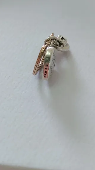 Charm Pandora Corazón y llave.
