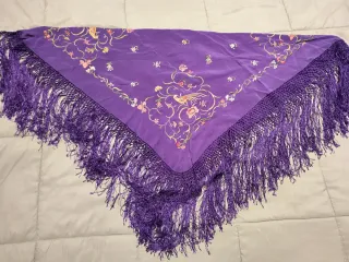 Mantoncillo de Manila bordado