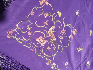 Mantoncillo de Manila bordado