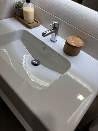 Mueble de baño y espejo