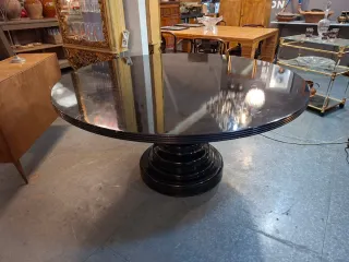 Mesa redonda lacada negra