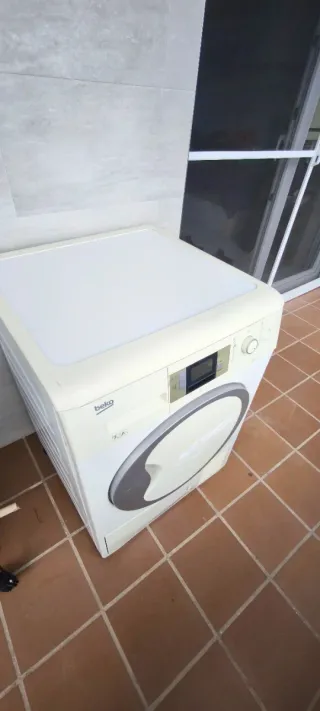 Se vende Secadora Beko PPU 7360 X Condensación