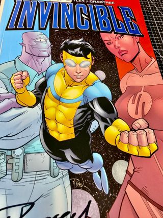 Comic USA Invincible Vol.9 firma de R. Ottley +COA
