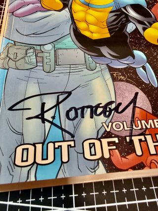 Comic USA Invincible Vol.9 firma de R. Ottley +COA