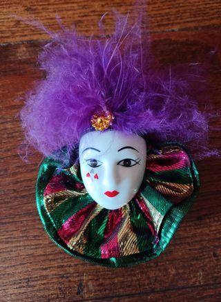 Piccola calamita. Consegna di persona. Nuova.