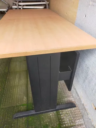 Mesa de oficina madera y metal