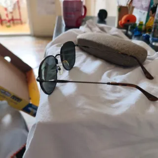 Gafas de sol Ray-Ban negras y marrones