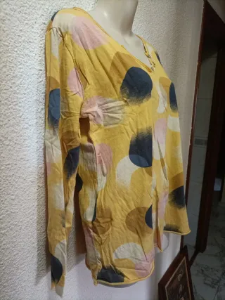 Camiseta mujer multicolor con botones