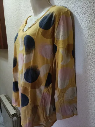 Camiseta mujer multicolor con botones