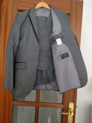 Traje gris talla 38