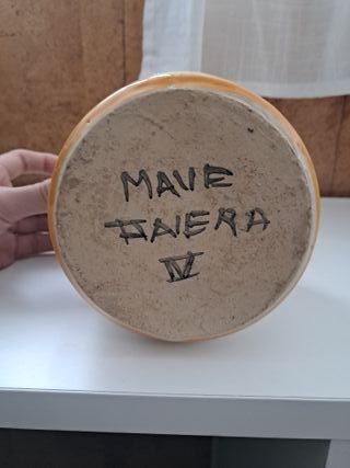Jarrón de cerámica pintado a mano