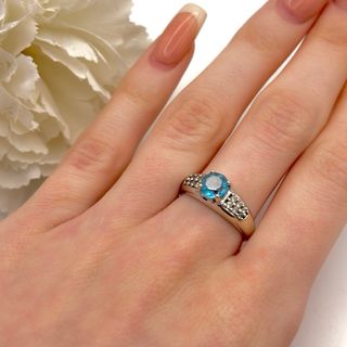 Anillo oro blanco 14kt con gema azul