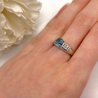 Anillo oro blanco 14kt con gema azul