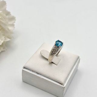 Anillo oro blanco 14kt con gema azul