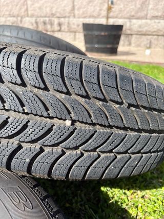 Llantas 4x100 con neumáticos nuevos