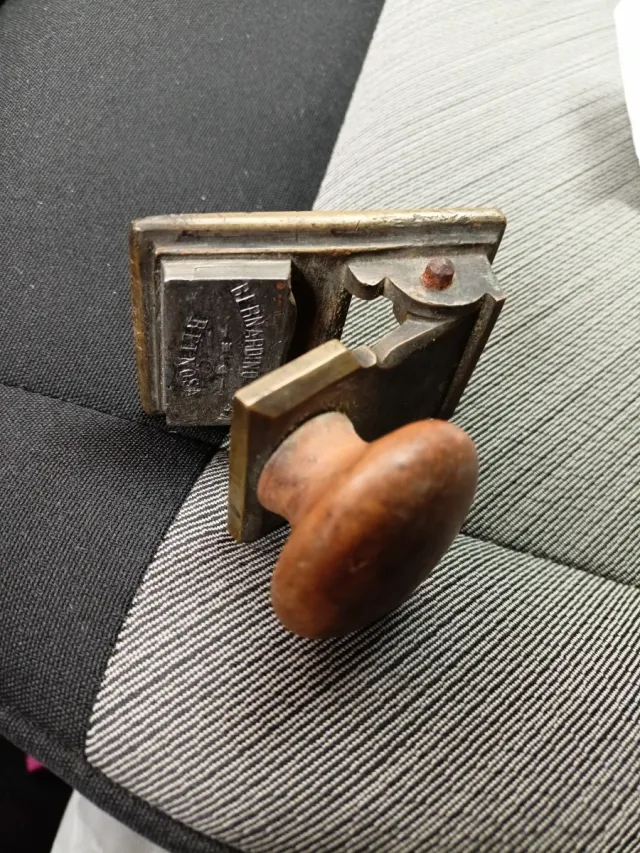 Sello antiguo metal Reinosa