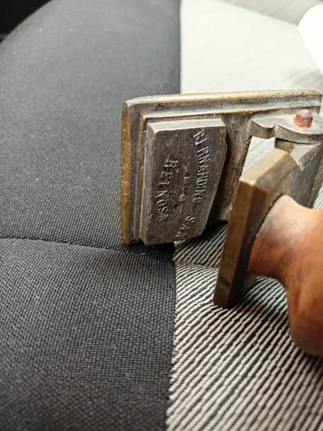 Sello antiguo metal Reinosa