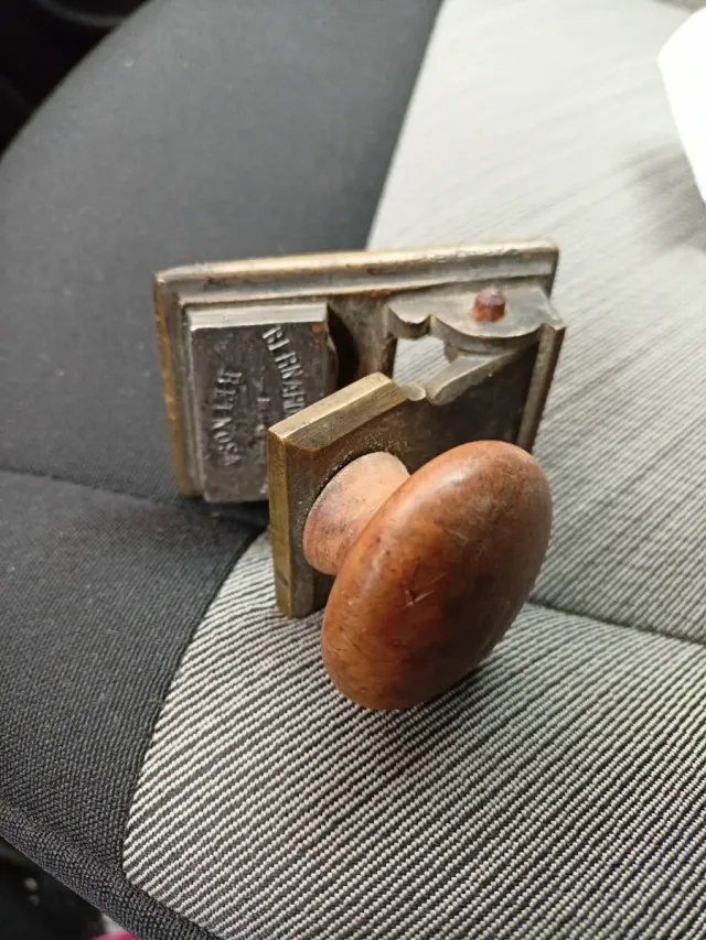 Sello antiguo metal Reinosa