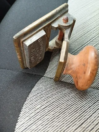 Sello antiguo metal Reinosa