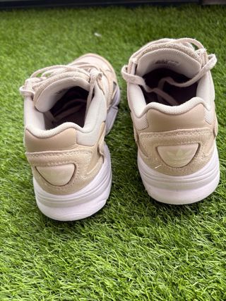Zapatillas Adidas Falcon Mujer Beige