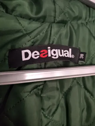 Abrigo Desigual con capucha Talla M