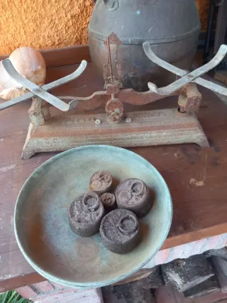 Báscula antigua de hierro