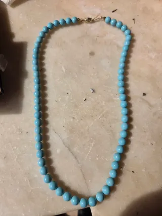 Collana perle blu con chiusura dorata