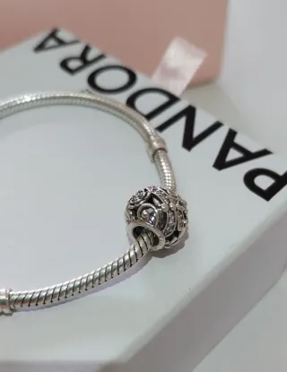 Charm Pandora Libélula, flores y circonitas.