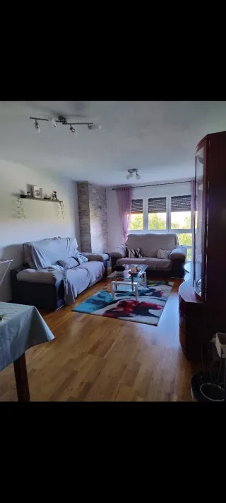 Se alquila habitación en piso compartido