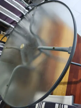 Mesa redonda cristal y 4 sillones terraza