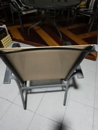 Mesa redonda cristal y 4 sillones terraza