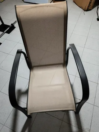 Mesa redonda cristal y 4 sillones terraza