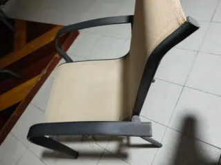 Mesa redonda cristal y 4 sillones terraza