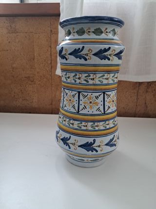 Jarrón Cerámico Decorado Azul y Amarillo
