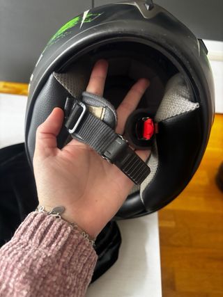 Casco de moto Shark negro y verde