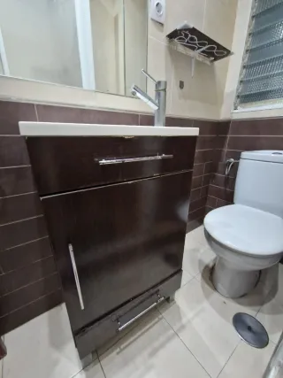 Lavabo con mueble y grifo