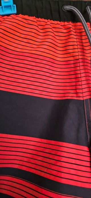 Bañador hombre rayas rojas y negras