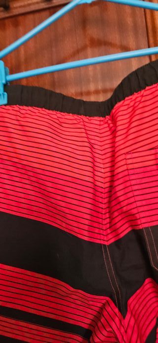 Bañador hombre rayas rojas y negras