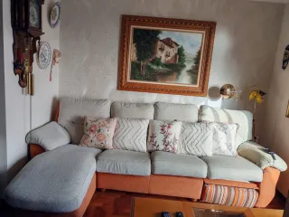 Sofá tela beige y naranja