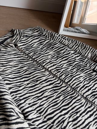 Abrigo estampado cebra fino