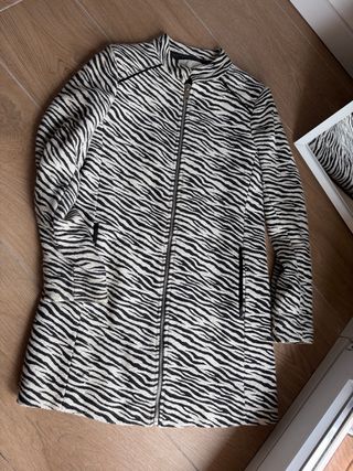 Abrigo estampado cebra fino