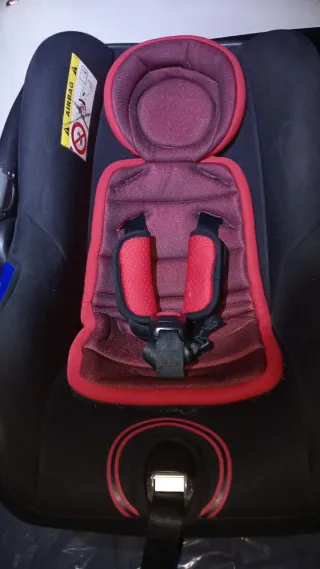 Carrito de bebé rojo