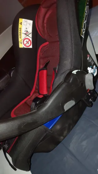 Carrito de bebé rojo