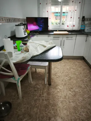 Muebles de cocina y encimera de piedra