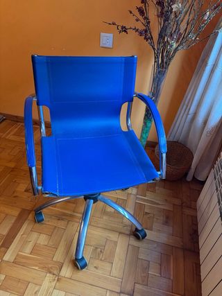 Silla de oficina en piel retro azul